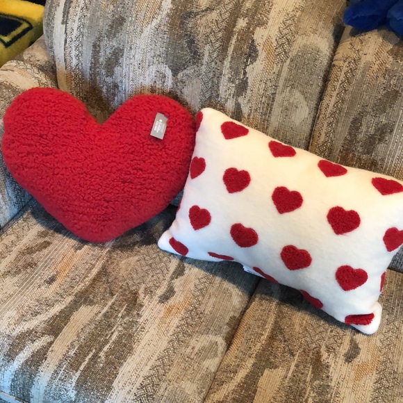Target Bedding Final Price Nwt Heart Pillows Set Poshmark